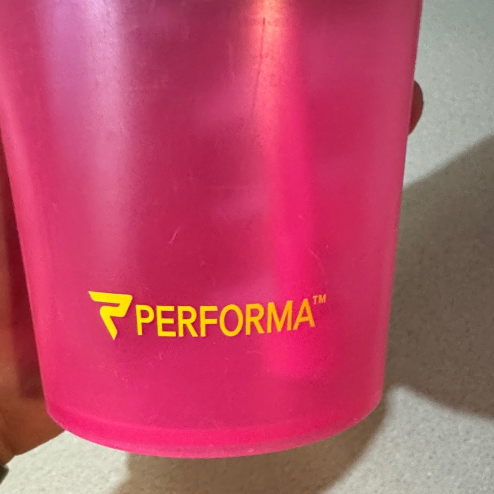 Supergirl Performa Perfect Shaker Sports Bottle - Picture 2 of 9